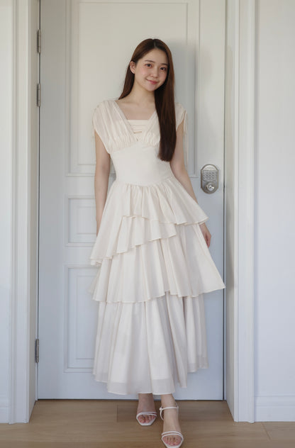 モデル身長：167cm　カラー：off white　サイズ：M