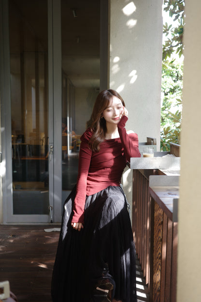 モデル身長：166cm , トップスサイズ：free, トップスカラー：red , ボトムサイズ：M, ボトムカラー：black