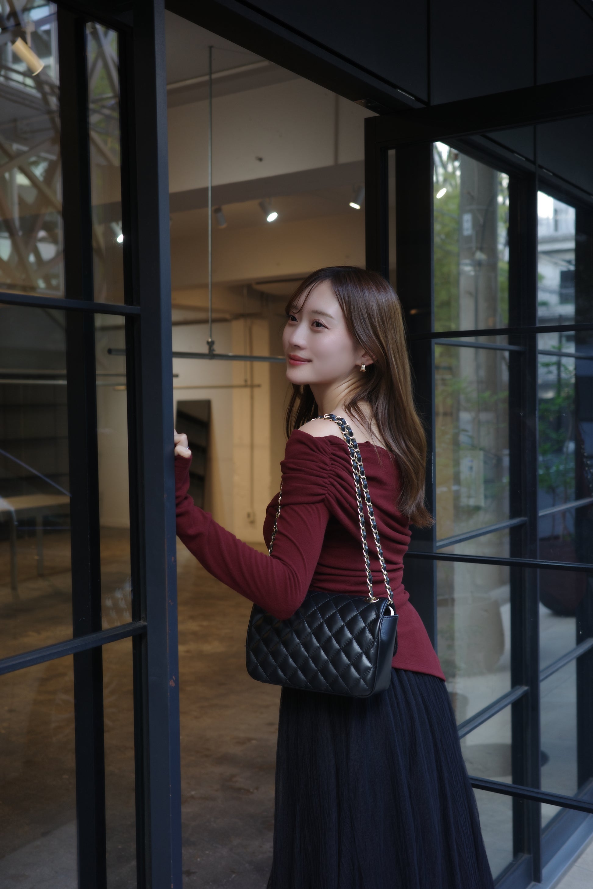 モデル身長：166cm , トップスサイズ：free, トップスカラー：red , ボトムサイズ：M, ボトムカラー：black