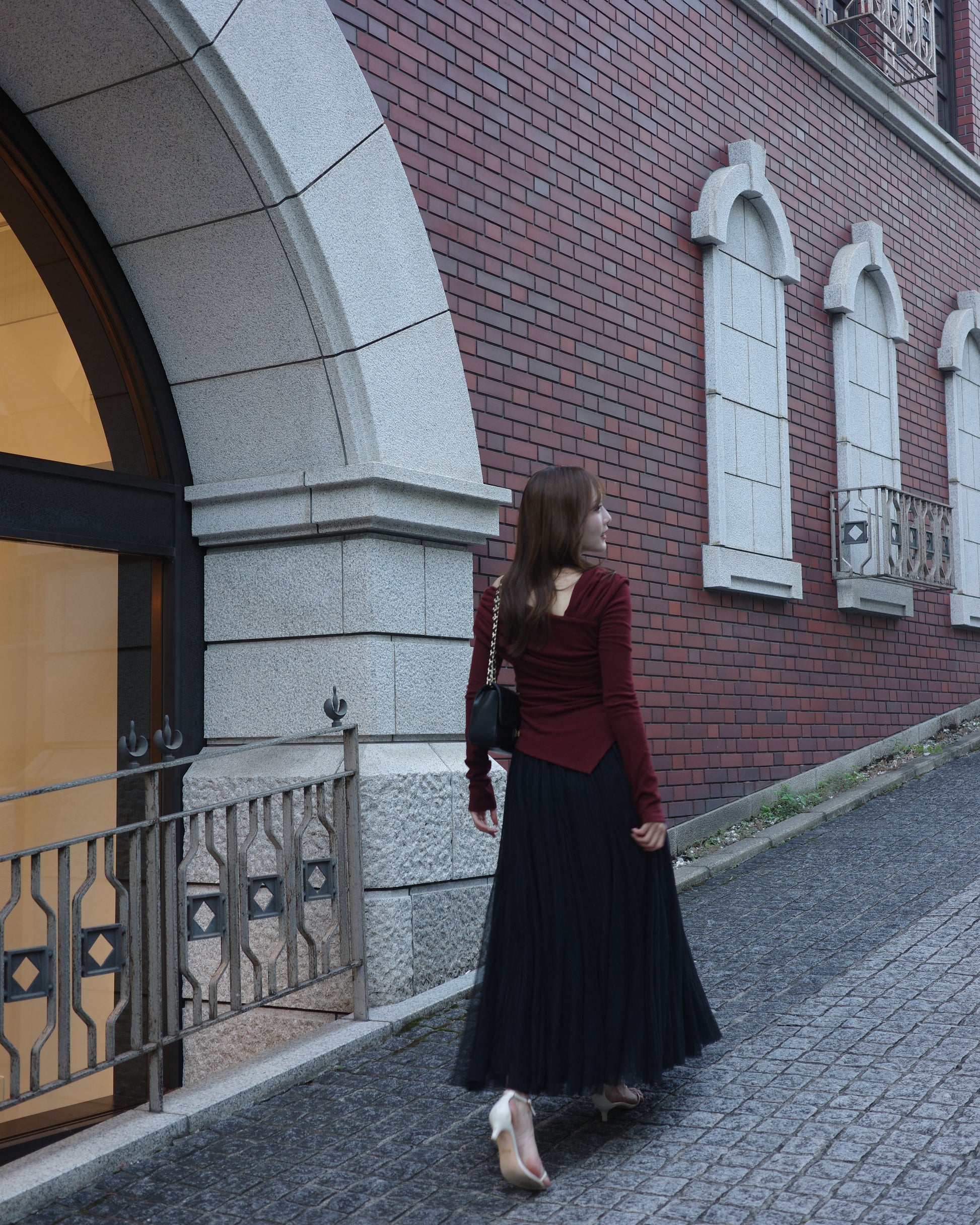 モデル身長：166cm , トップスサイズ：free, トップスカラー：red , ボトムサイズ：M, ボトムカラー：black