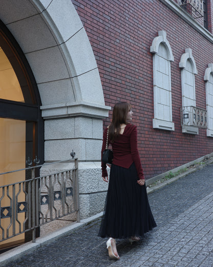 モデル身長：166cm , トップスサイズ：free, トップスカラー：red , ボトムサイズ：M, ボトムカラー：black