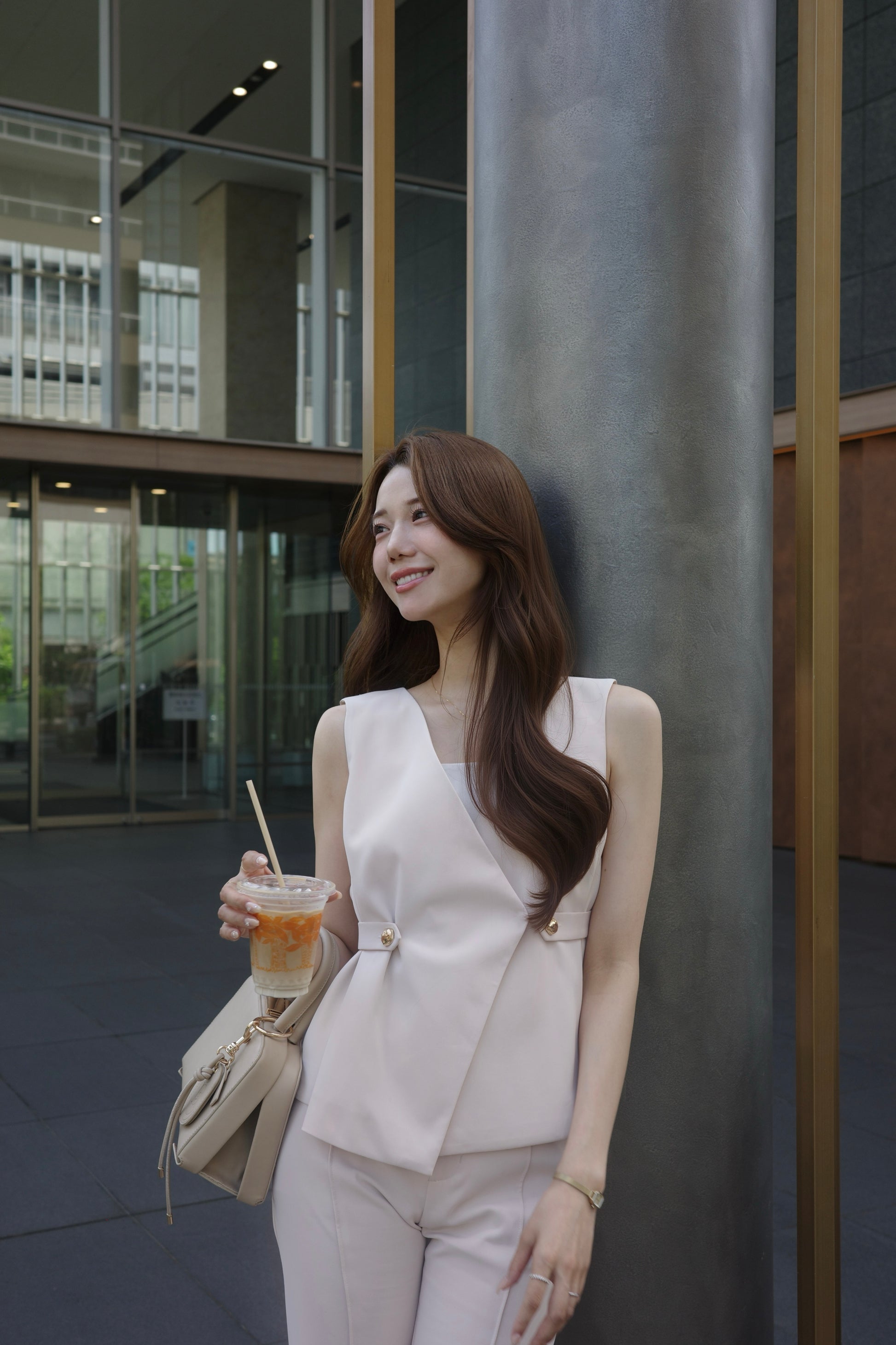着用モデル：171cm【トップス】カラー：pale pink 【ボトムス】カラー：pale pink サイズ：MM【バッグ】カラー：beige