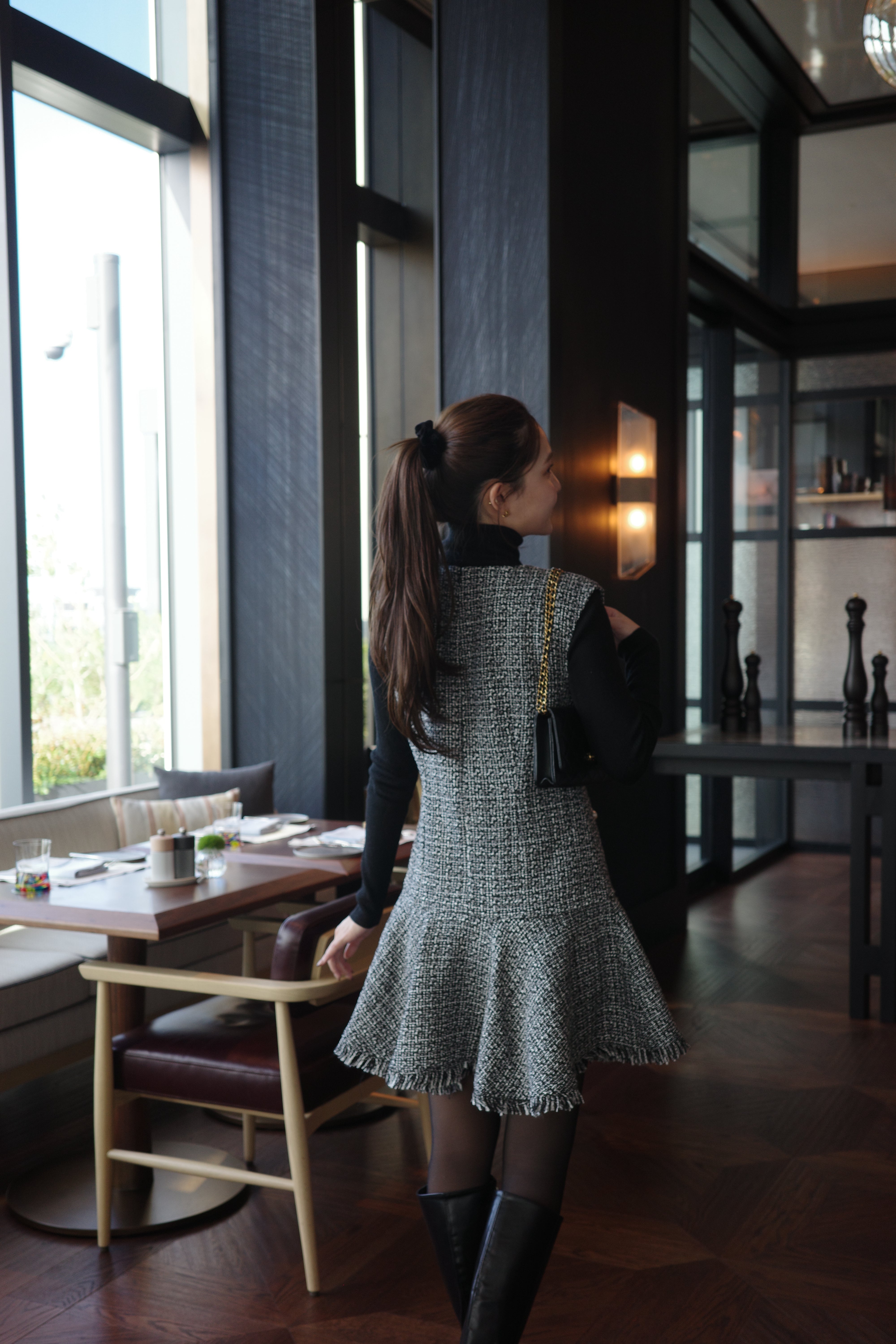 【ルイヴィトン】（34）フレアワンピース ミニ丈 バラ タイト イタリア製 美品 国内正規 LOUIS VUITTON ルイヴィトン 1A8E7B SINCE1854 フィット