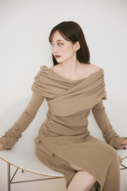 モデル身長：166cm　サイズ：M　カラー：beige