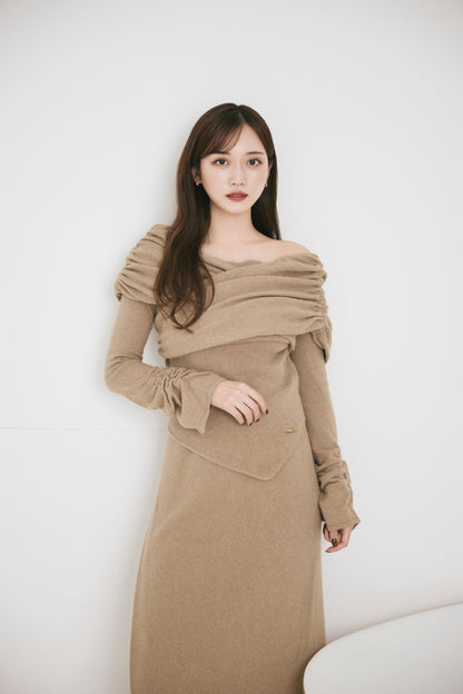 モデル身長：166cm　サイズ：M　カラー：beige