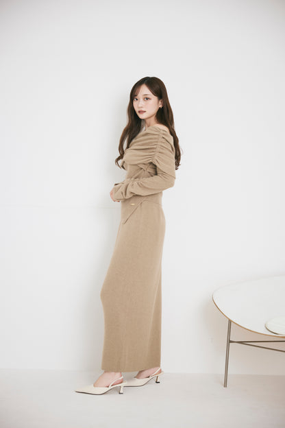 モデル身長：166cm　サイズ：FREE　カラー：beige