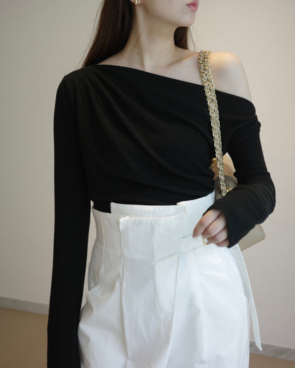 モデル身長：171cm　サイズ：FREE　カラー：black