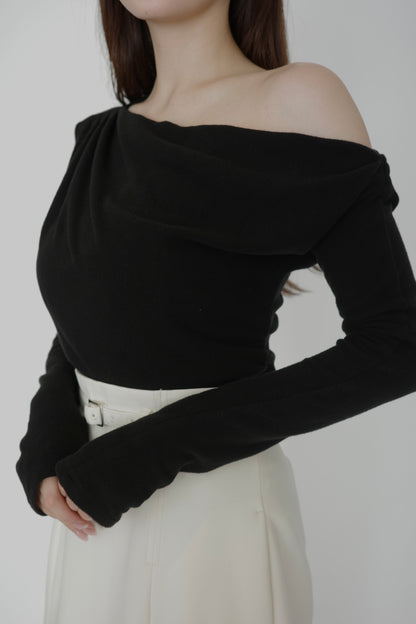モデル身長：171cm　サイズ：FREE　カラー：black