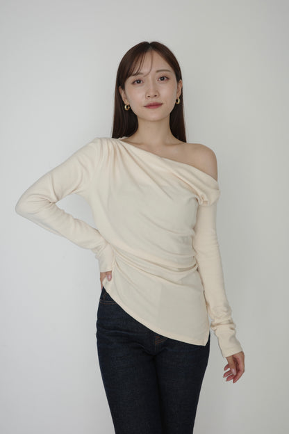 モデル身長：166cm　サイズ：FREE　カラー：ivory