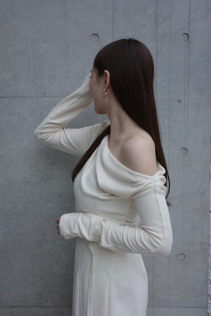 モデル身長：171cm　サイズ：FREE　カラー：ivory