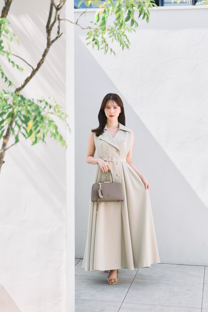着用モデル：160cm 【ワンピース】サイズ：MM カラー：beige 【バッグ】カラー：taupe