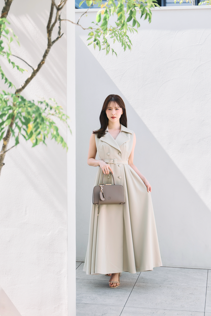 着用モデル：160cm 【ワンピース】サイズ：MM カラー：beige 【バッグ】カラー：taupe