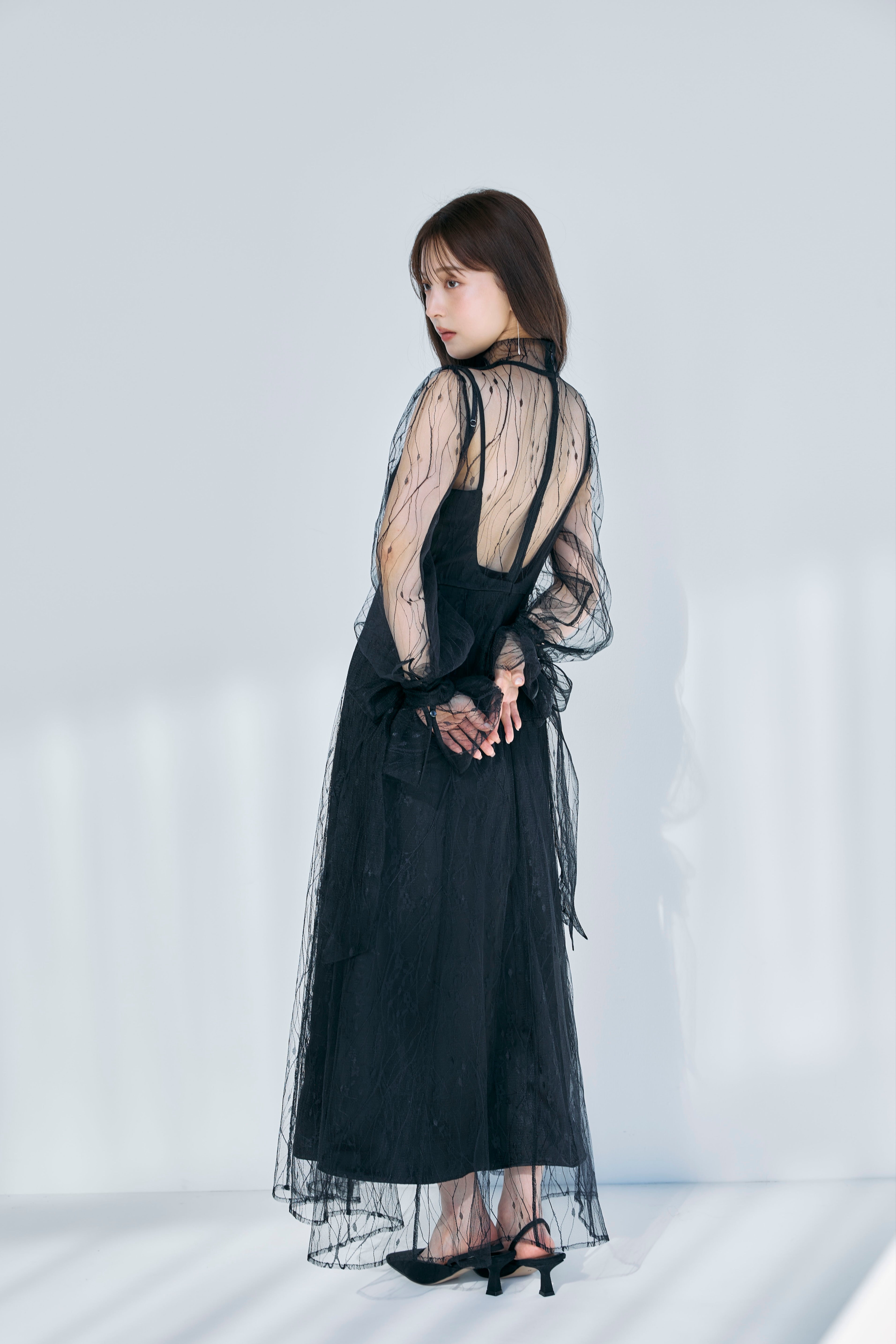 バックオープンワンピース（黒）春/秋 背中見せでセクシーに