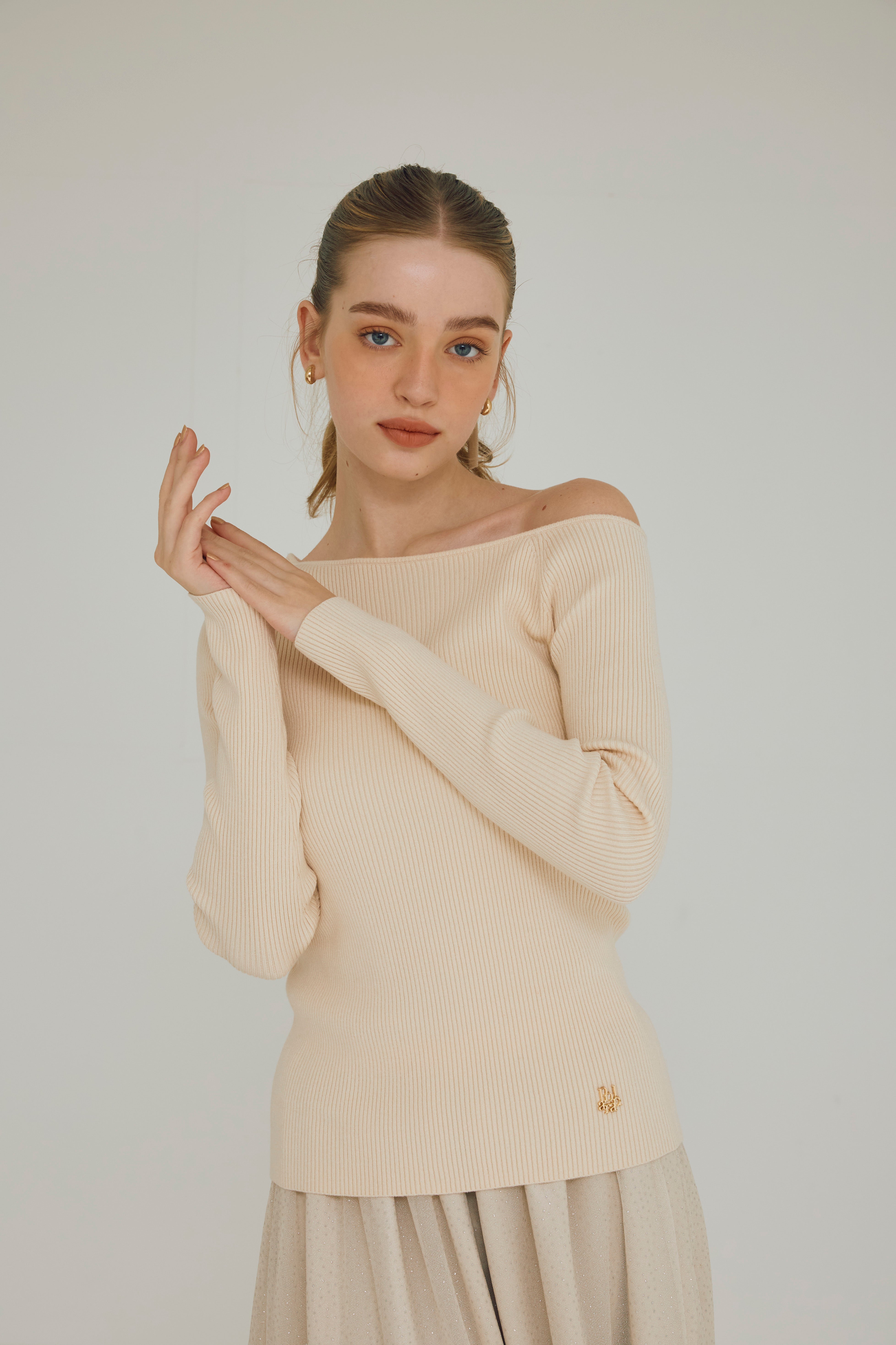 ポローラ ボリュームワンショルダーニット ワンショルダーリブニット – poláura OFFICIAL ONLINE STORE